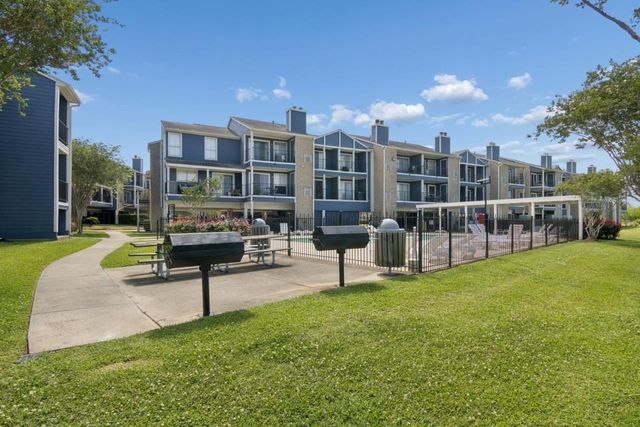 18515 Egret Bay Boulevard 906, Webster, TX 77058