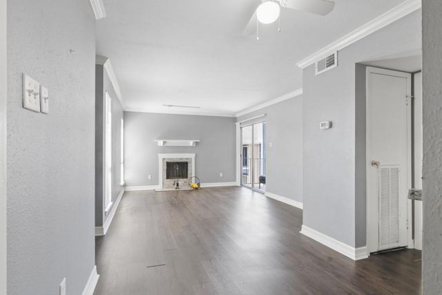 18515 Egret Bay Boulevard 906, Webster, TX 77058