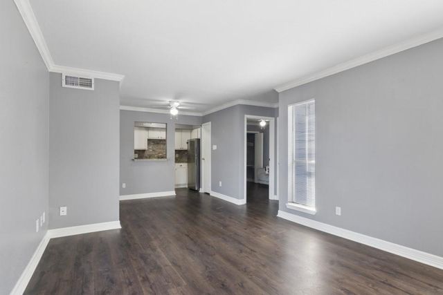 18515 Egret Bay Boulevard 906, Webster, TX 77058