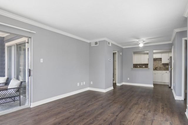 18515 Egret Bay Boulevard 906, Webster, TX 77058