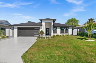 135 TAHITI CIR, Naples, FL 34113