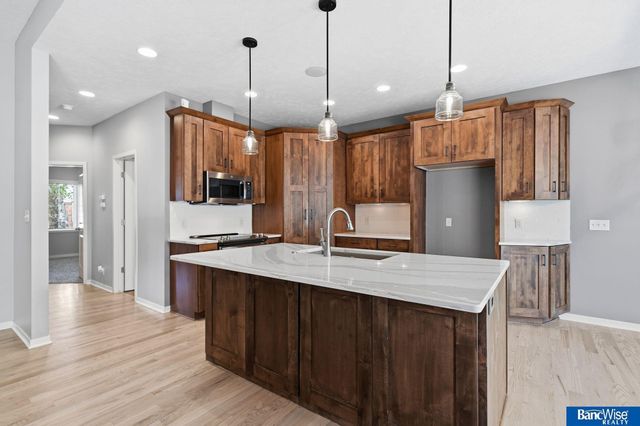 8942 S 29 Street, Lincoln, NE 68516
