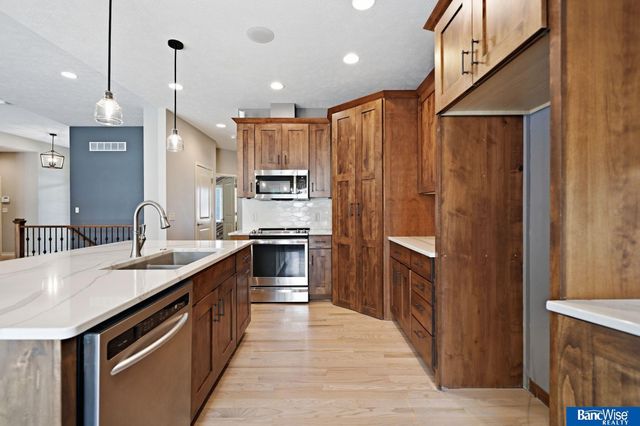 8942 S 29 Street, Lincoln, NE 68516
