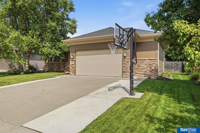 8942 S 29 Street, Lincoln, NE 68516
