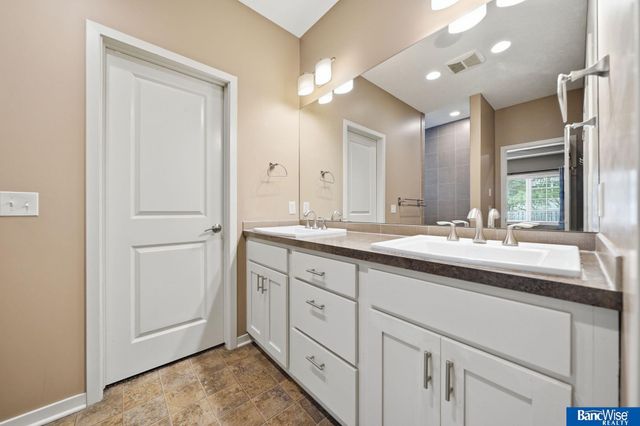 8942 S 29 Street, Lincoln, NE 68516