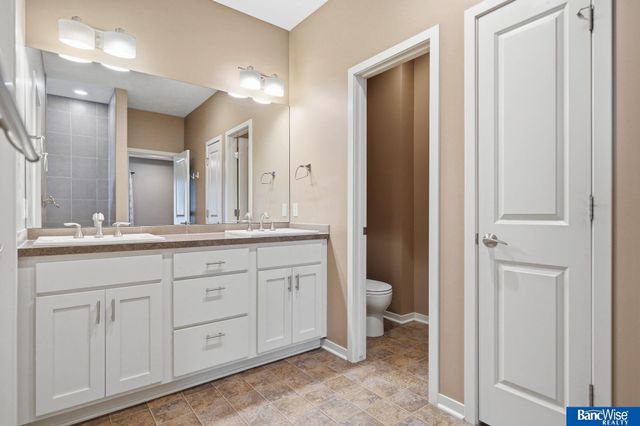 8942 S 29 Street, Lincoln, NE 68516