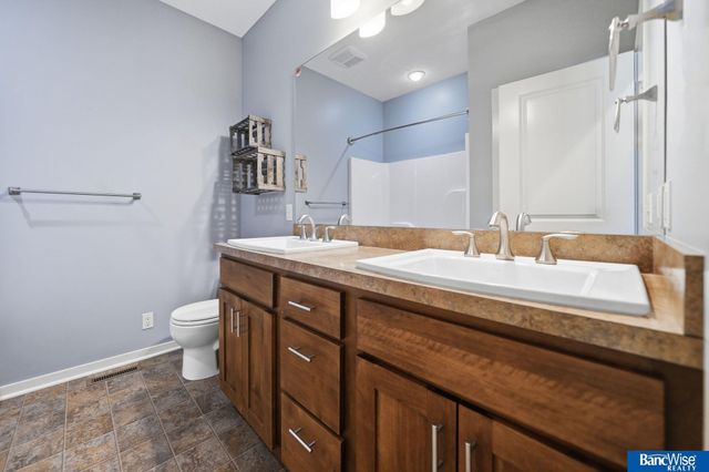 8942 S 29 Street, Lincoln, NE 68516