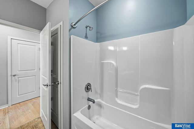8942 S 29 Street, Lincoln, NE 68516