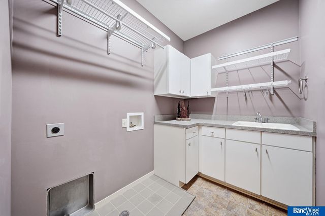 8942 S 29 Street, Lincoln, NE 68516