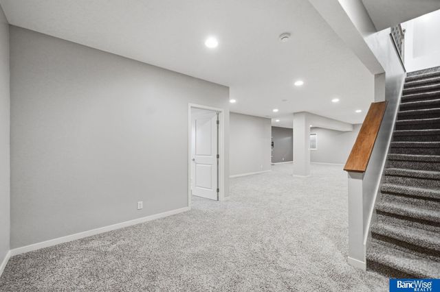 8942 S 29 Street, Lincoln, NE 68516