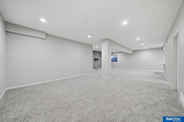 8942 S 29 Street, Lincoln, NE 68516