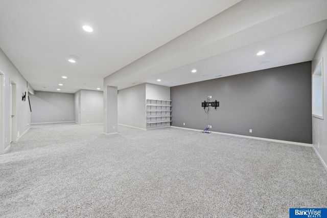 8942 S 29 Street, Lincoln, NE 68516