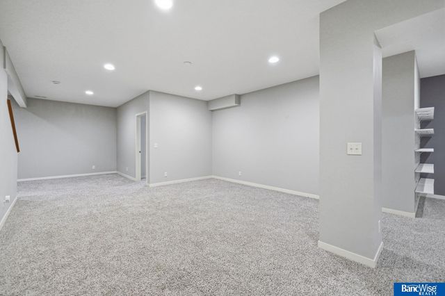 8942 S 29 Street, Lincoln, NE 68516