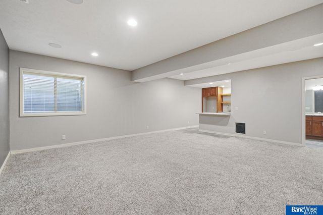8942 S 29 Street, Lincoln, NE 68516