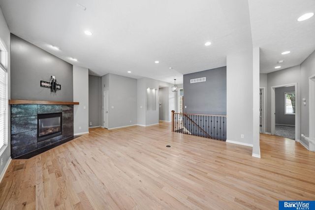 8942 S 29 Street, Lincoln, NE 68516