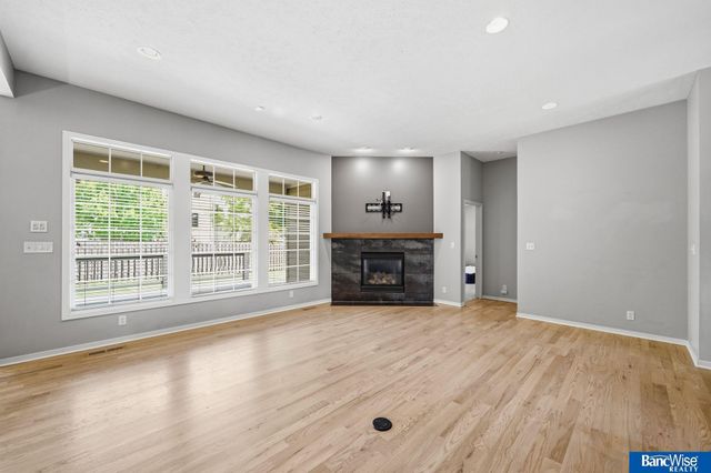 8942 S 29 Street, Lincoln, NE 68516