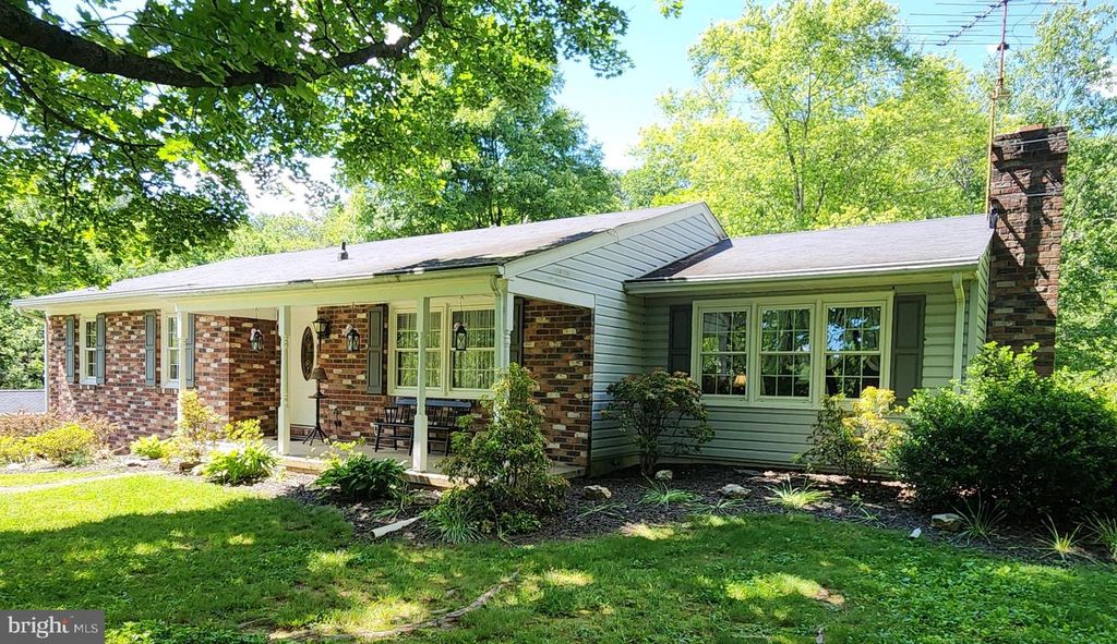 Image 2 of property listing at 2934 KUMP STATION RD, Taneytown, MD 21787