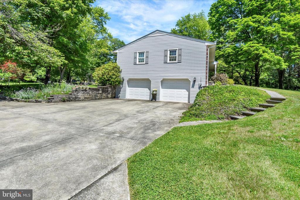 Image 29 of property listing at 2934 KUMP STATION RD, Taneytown, MD 21787