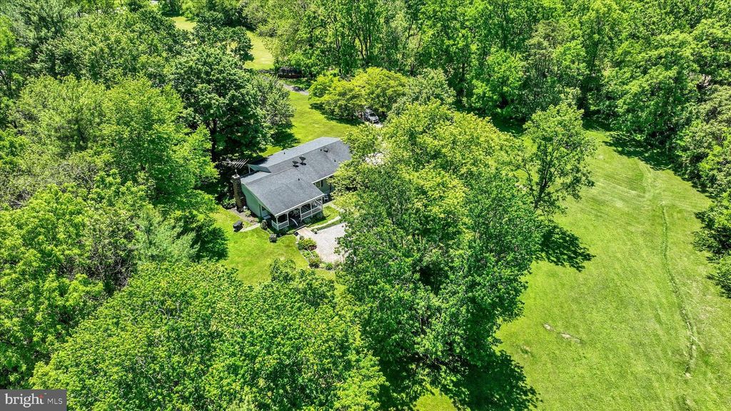 Image 32 of property listing at 2934 KUMP STATION RD, Taneytown, MD 21787