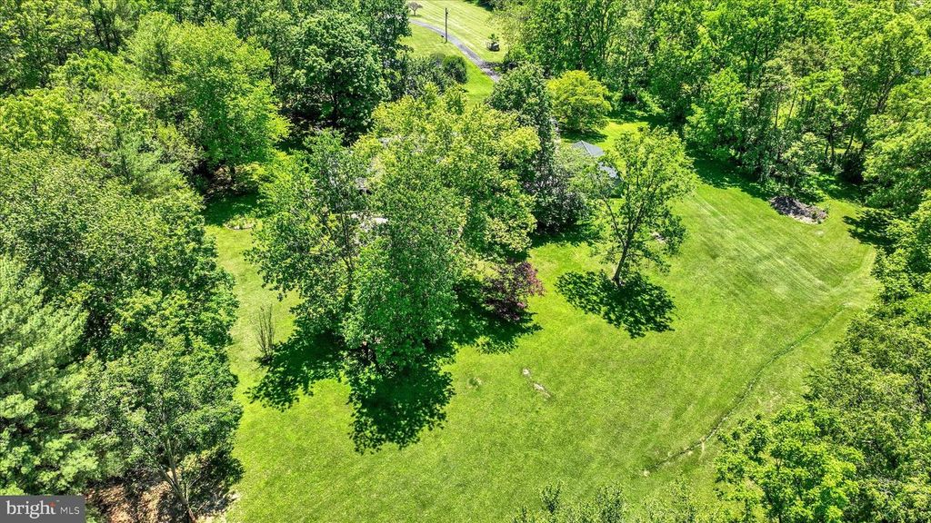 Image 33 of property listing at 2934 KUMP STATION RD, Taneytown, MD 21787