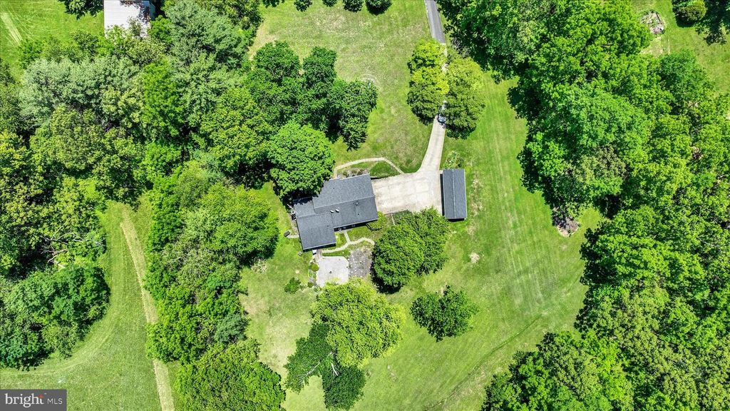 Image 36 of property listing at 2934 KUMP STATION RD, Taneytown, MD 21787
