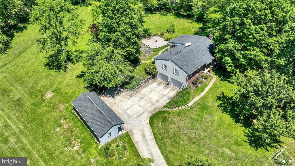 Image 38 of property listing at 2934 KUMP STATION RD, Taneytown, MD 21787