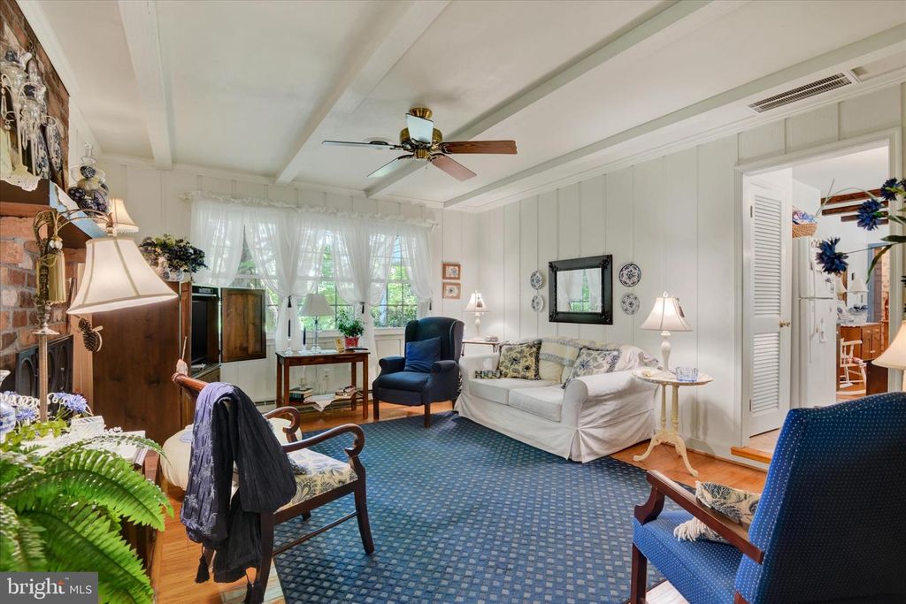 Image 5 of property listing at 2934 KUMP STATION RD, Taneytown, MD 21787