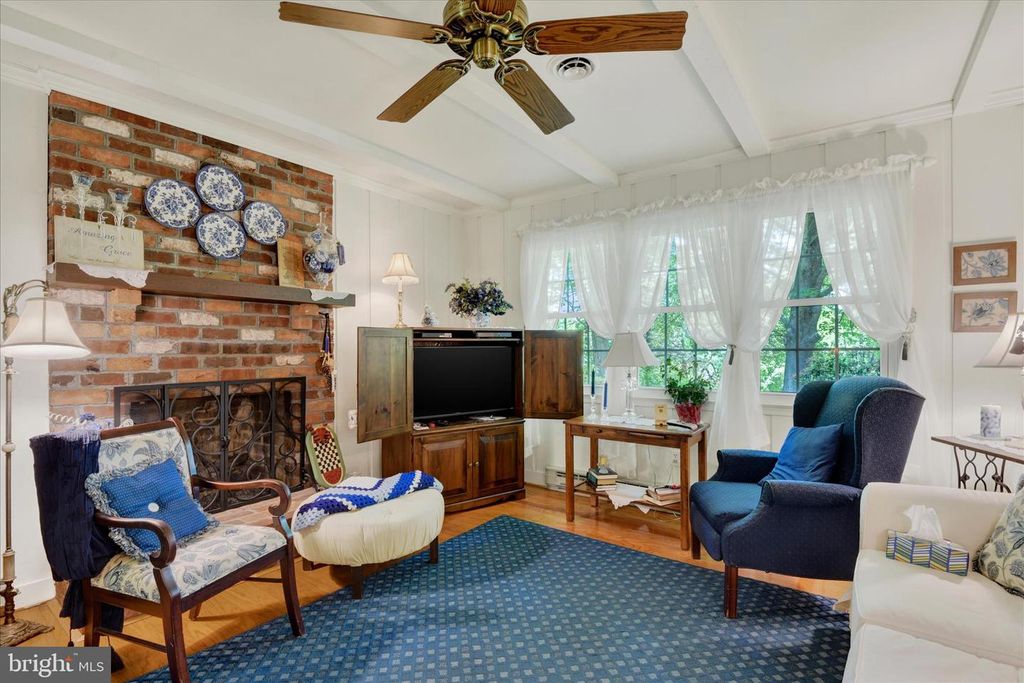 Image 6 of property listing at 2934 KUMP STATION RD, Taneytown, MD 21787