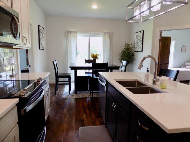 510 Kodiak Drive NW, Stewartville, MN 55976