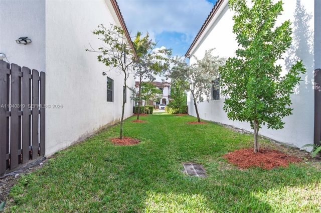 8885 NW 102nd Ct, Doral, FL 33178