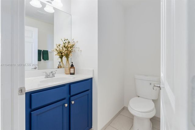 8885 NW 102nd Ct, Doral, FL 33178