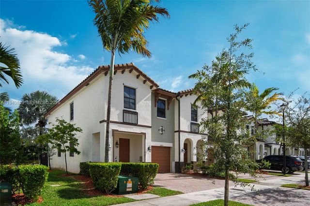 8885 NW 102nd Ct, Doral, FL 33178