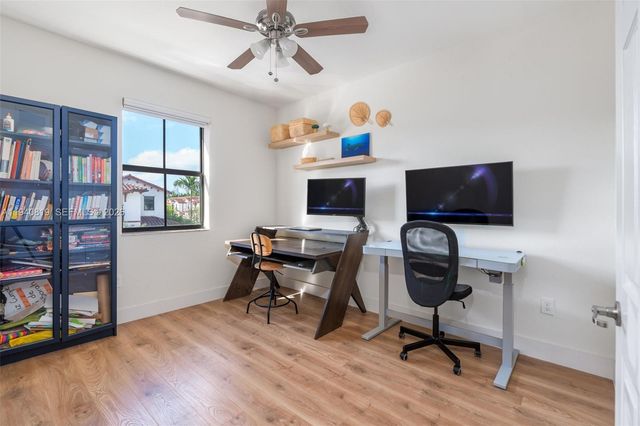 8885 NW 102nd Ct, Doral, FL 33178