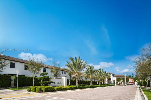 8885 NW 102nd Ct, Doral, FL 33178