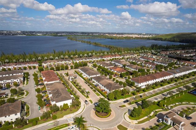 8885 NW 102nd Ct, Doral, FL 33178