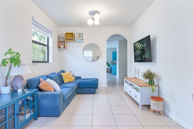 8885 NW 102nd Ct, Doral, FL 33178