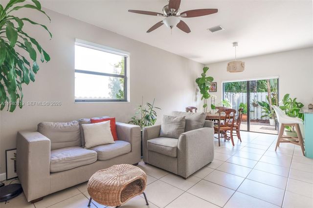 8885 NW 102nd Ct, Doral, FL 33178