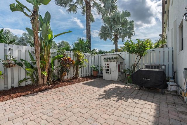 8885 NW 102nd Ct, Doral, FL 33178