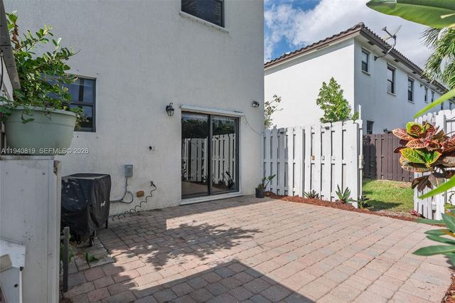 8885 NW 102nd Ct, Doral, FL 33178