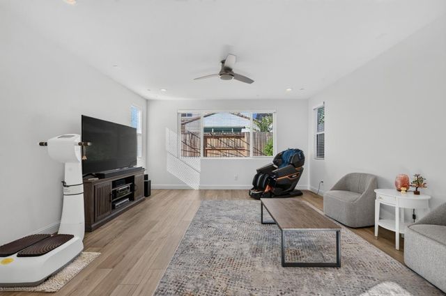 3989 Salt Point Way, Rancho Cordova, CA 95742
