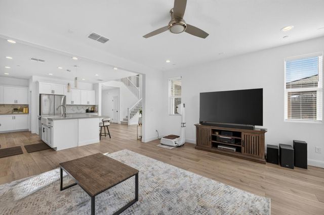 3989 Salt Point Way, Rancho Cordova, CA 95742
