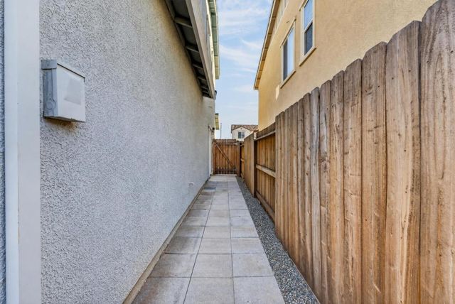 3989 Salt Point Way, Rancho Cordova, CA 95742