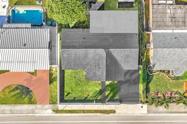 560 N Perviz Ave, Opa-locka, FL 33054