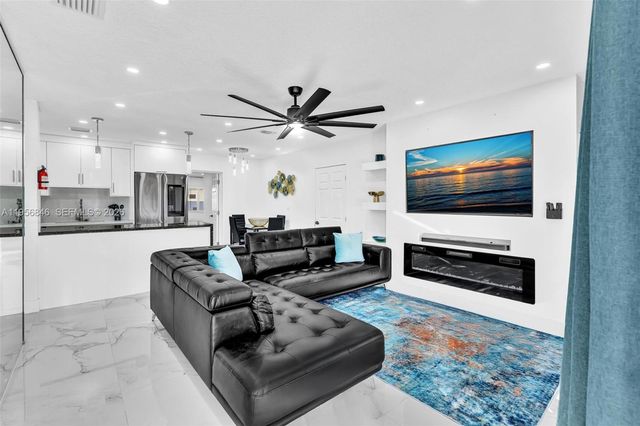 560 N Perviz Ave, Opa-locka, FL 33054