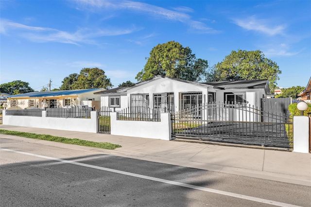 560 N Perviz Ave, Opa-locka, FL 33054