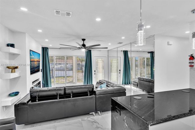 560 N Perviz Ave, Opa-locka, FL 33054