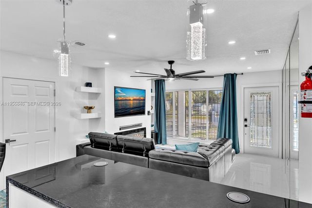 560 N Perviz Ave, Opa-locka, FL 33054