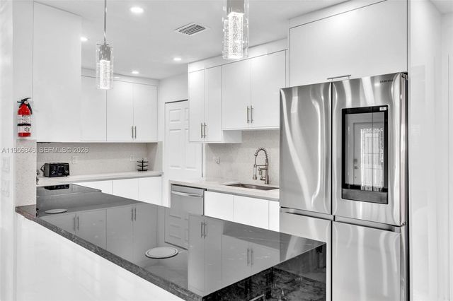 560 N Perviz Ave, Opa-locka, FL 33054