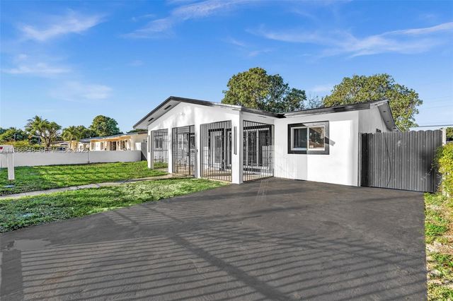 560 N Perviz Ave, Opa-locka, FL 33054