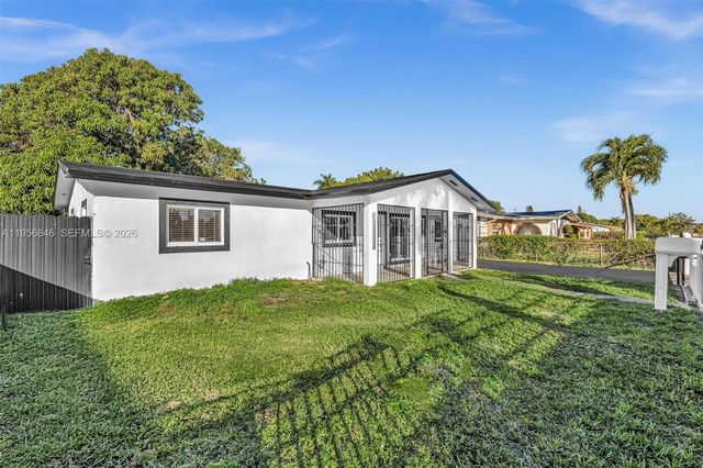 560 N Perviz Ave, Opa-locka, FL 33054